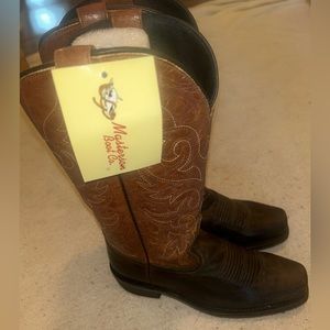 Brand new women’s boots size 8M